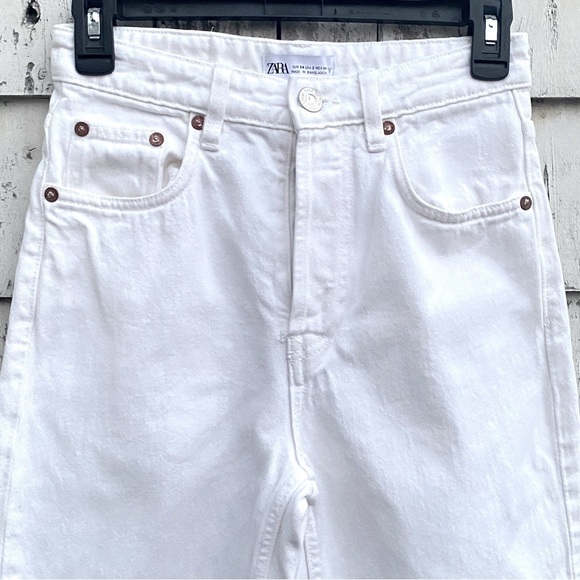 Zara Button Fly Raw Hem White Jeans - Picture 2 of 8